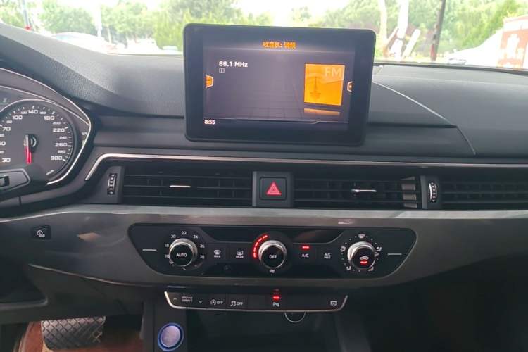 Used Audi A4L 2019 40 TFSI Ambition China VI Audio And AC Panel