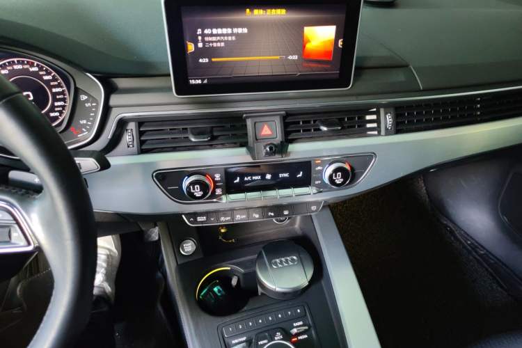 Used Audi A4L 2019 40 TFSI Sporty Version China VI Audio And AC Panel