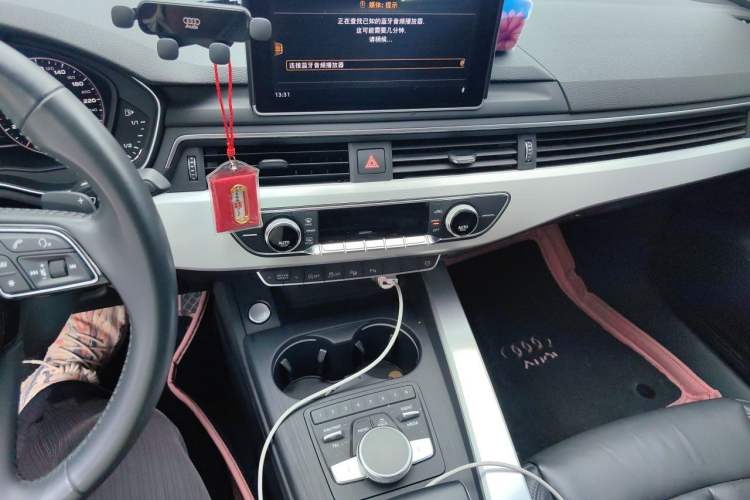 Used Audi A4L 2019 40 TFSI Fashion Edition China VI Emission Standard Audio And AC Panel
