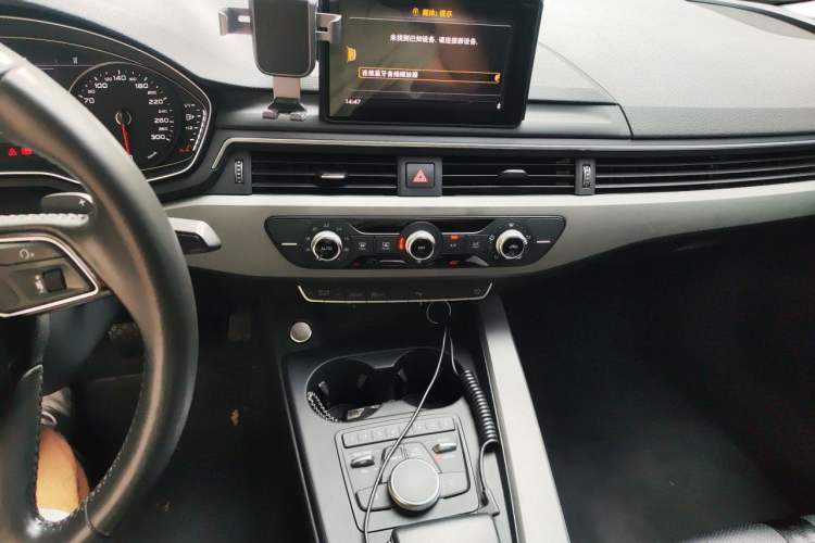Used Audi A4L 2019 40 TFSI Ambition China VI Audio And AC Panel