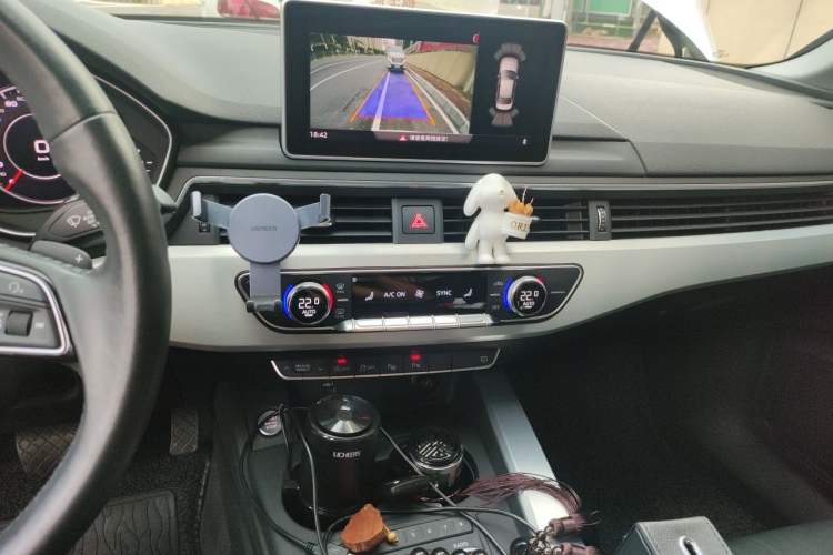 Used Audi A4L 2019 40 TFSI Fashion Edition China VI Emission Standard Audio And AC Panel