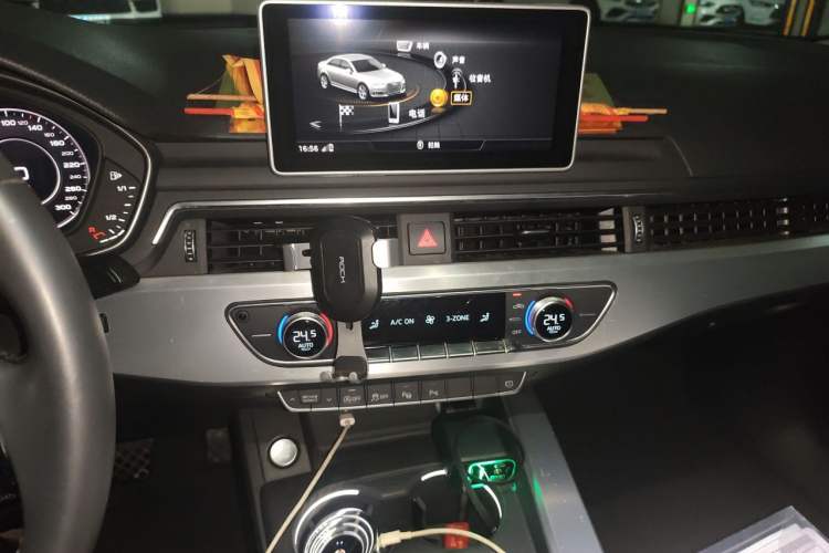 Used Audi A4L 2019 40 TFSI Fashion Edition China VI Emission Standard Audio And AC Panel