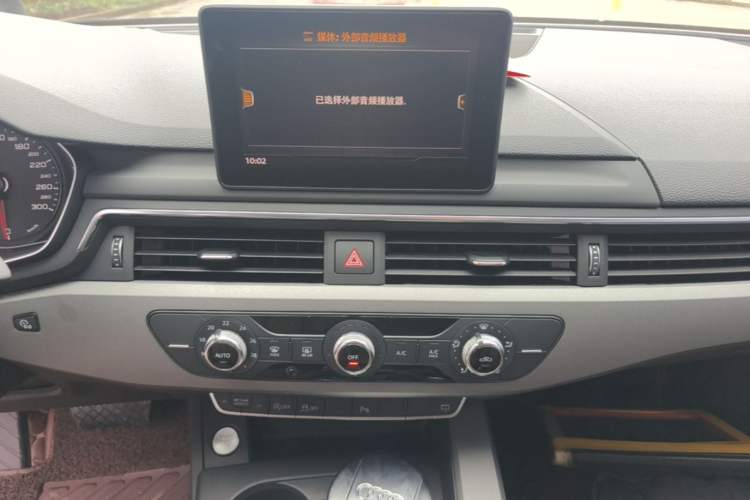 Used Audi A4L 2019 40 TFSI Ambition China VI Audio And AC Panel