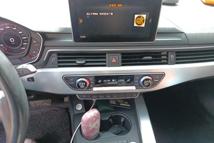 Used Audi A4L 2019 40 TFSI Fashion Version China V Audio And AC Panel
