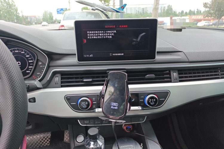 Used Audi A4L 2019 40 TFSI Fashion Edition China VI Emission Standard Audio And AC Panel