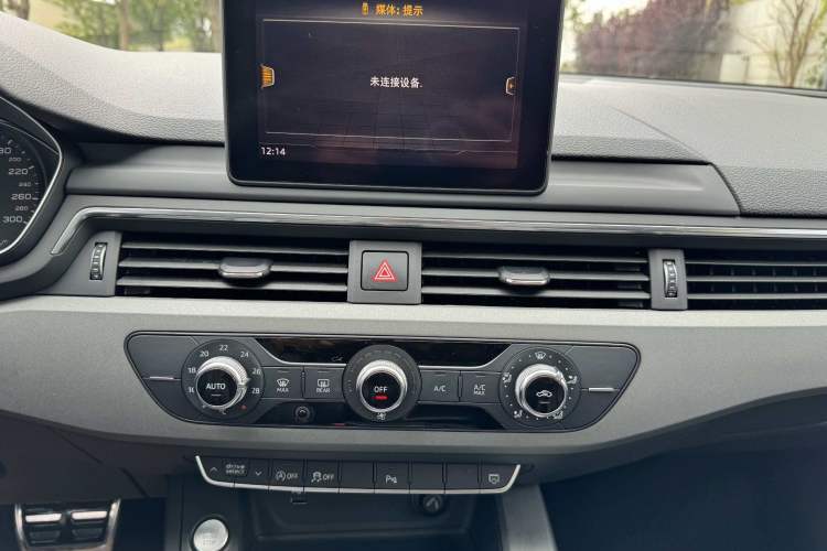 Used Audi A4L 2019 40 TFSI Ambition China VI Audio And AC Panel