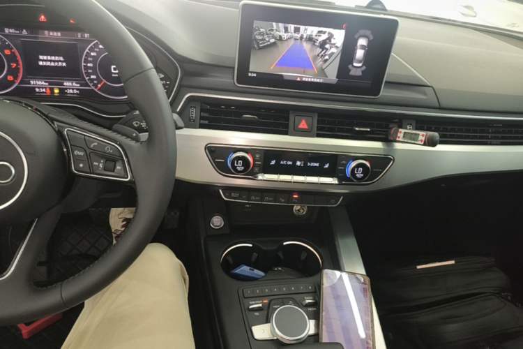Used Audi A4L 2019 40 TFSI Fashion Edition China VI Emission Standard Audio And AC Panel