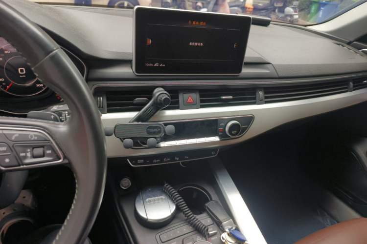 Used Audi A4L 2019 40 TFSI Fashion Edition China VI Emission Standard Audio And AC Panel