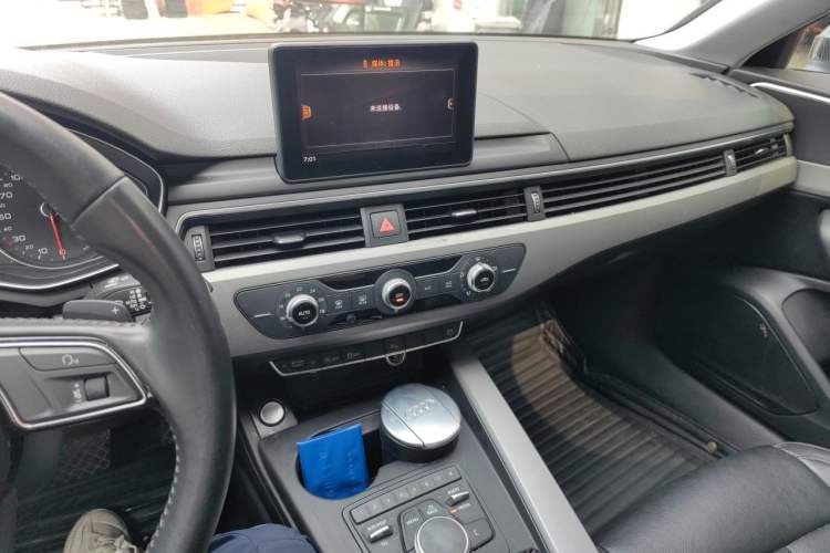 Used Audi A4L 2019 40 TFSI Ambition China VI Audio And AC Panel