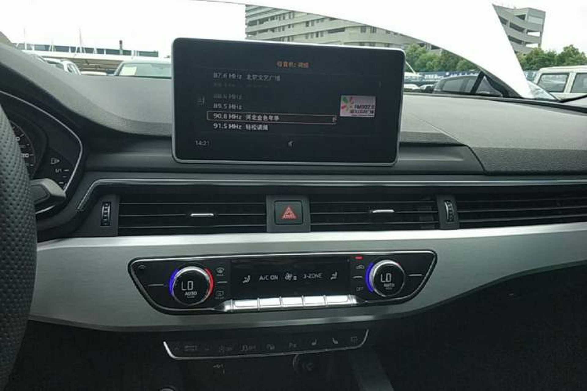 Used Audi A4L 2019 40 TFSI Fashion Edition China VI Emission Standard Audio And AC Panel