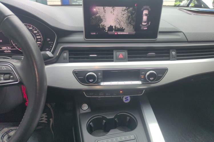 Used Audi A4L 2019 40 TFSI Fashion Edition China VI Emission Standard Audio And AC Panel