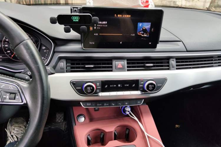 Used Audi A4L 2019 40 TFSI Sporty Version China VI Audio And AC Panel