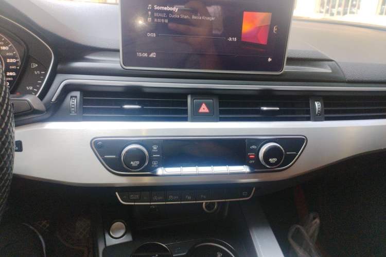 Used Audi A4L 2019 40 TFSI Fashion Version China V Audio And AC Panel