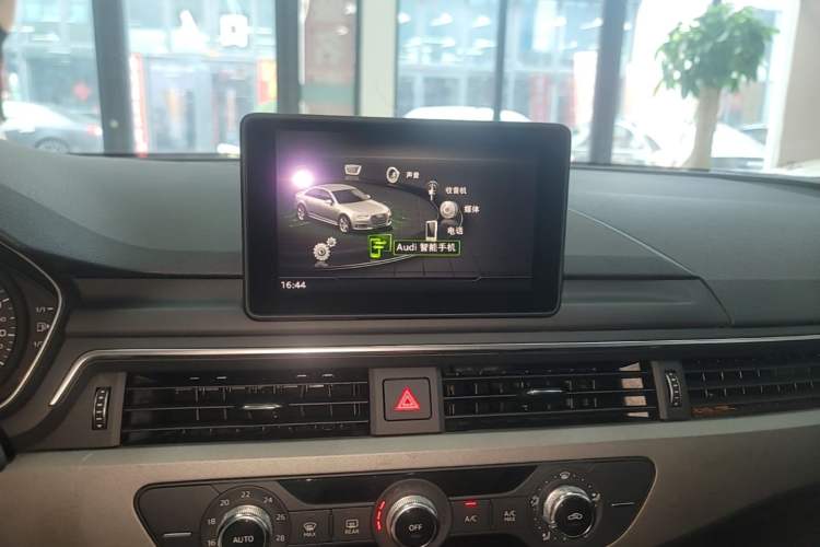 Used Audi A4L 2019 40 TFSI Ambition China VI Audio And AC Panel