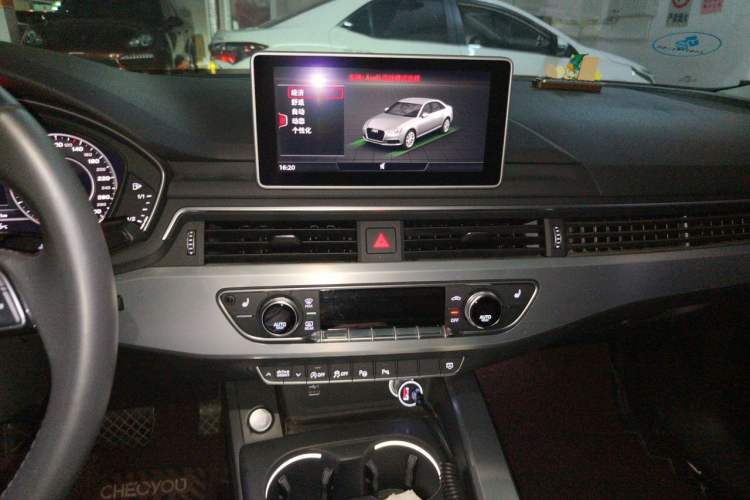 Used Audi A4L 2019 40 TFSI Fashion Edition China VI Emission Standard Audio And AC Panel