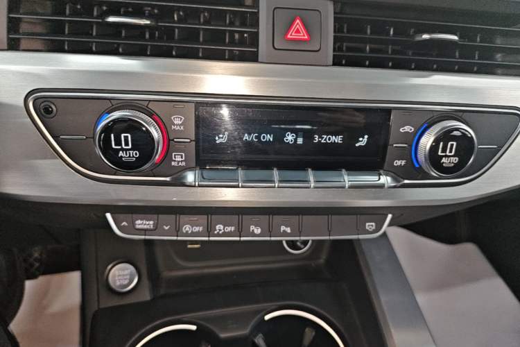 Used Audi A4L 2019 40 TFSI Fashion Version China V Audio And AC Panel
