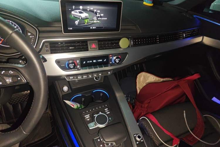 Used Audi A4L 2019 40 TFSI Sporty Version China VI Audio And AC Panel