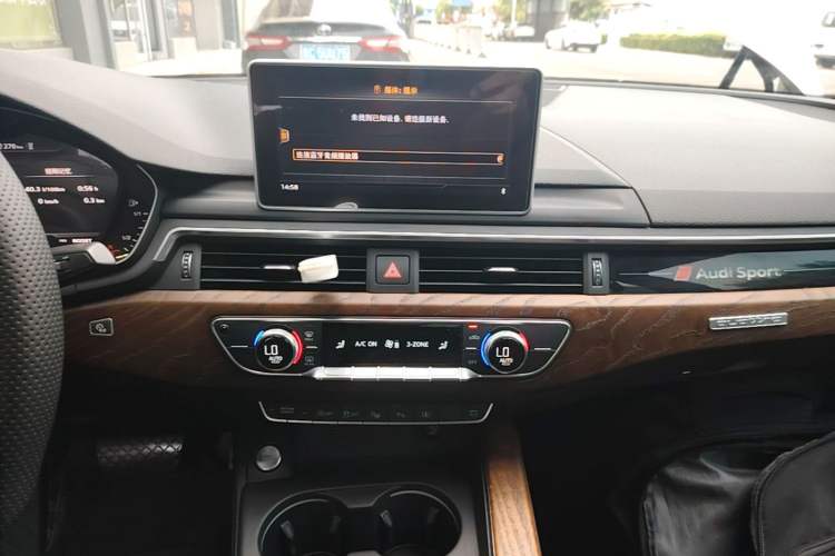 Used Audi A4L 2019 40 TFSI Sporty Version China VI Audio And AC Panel