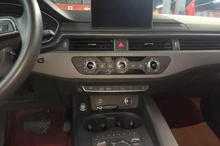 Used Audi A4L 2019 40 TFSI Ambition China VI Audio And AC Panel