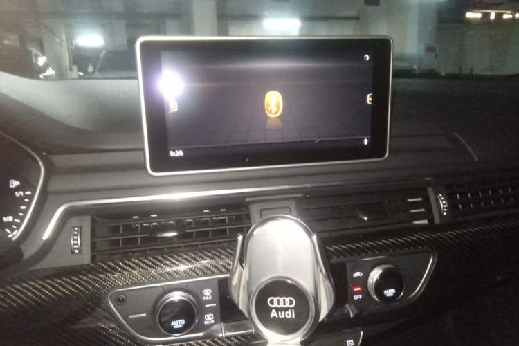 Used Audi A4L 2019 40 TFSI Fashion Edition China VI Emission Standard Audio And AC Panel