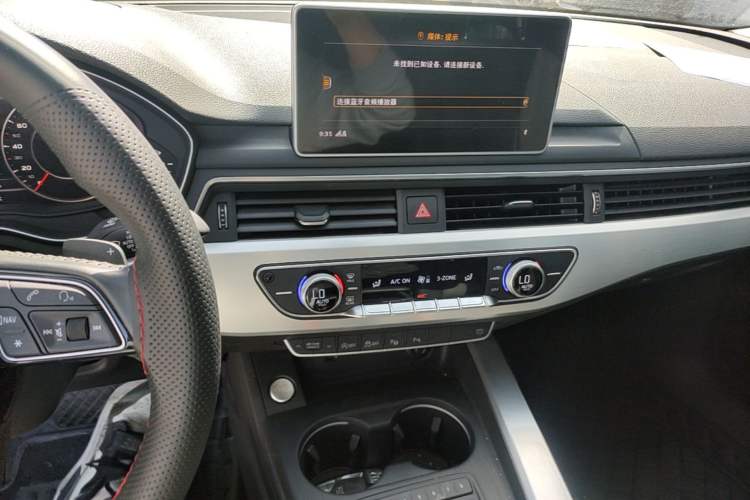 Used Audi A4L 2019 40 TFSI Fashion Edition China VI Emission Standard Audio And AC Panel