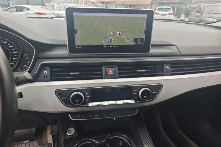 Used Audi A4L 2019 40 TFSI Fashion Edition China VI Emission Standard Audio And AC Panel