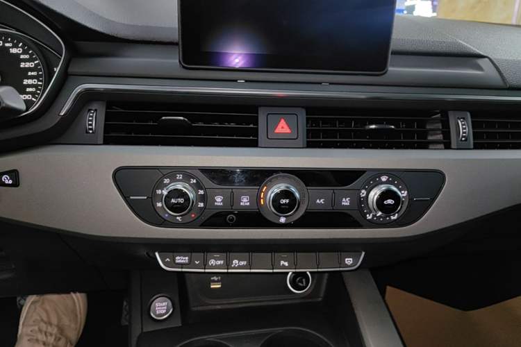 Used Audi A4L 2019 40 TFSI Ambition Version China V Audio And AC Panel