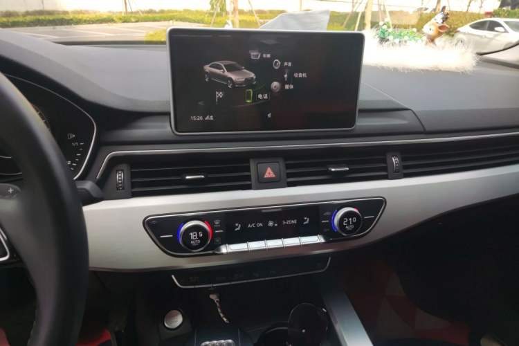 Used Audi A4L 2019 40 TFSI Fashion Edition China VI Emission Standard Audio And AC Panel