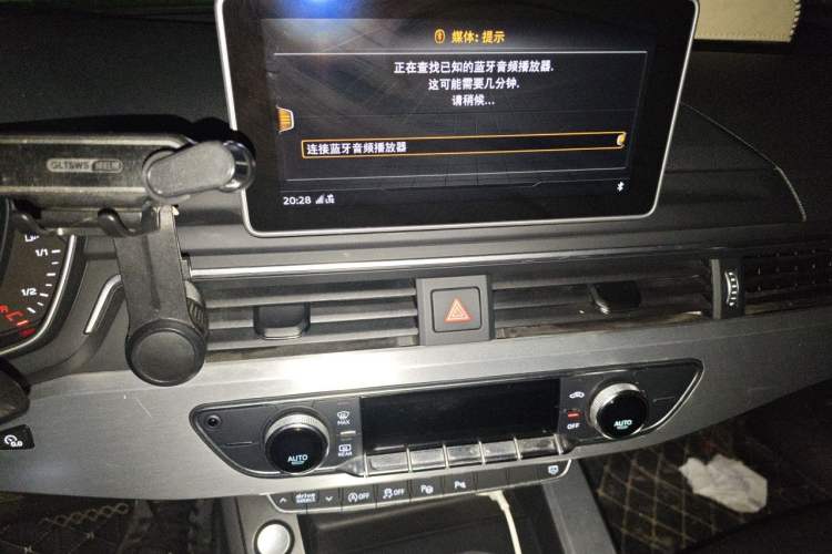 Used Audi A4L 2019 40 TFSI Fashion Edition China VI Emission Standard Audio And AC Panel