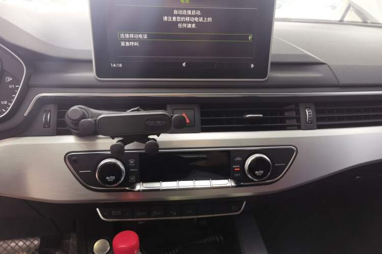Used Audi A4L 2019 40 TFSI Fashion Edition China VI Emission Standard Audio And AC Panel