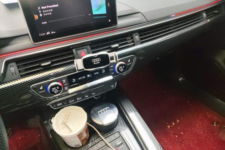 Used Audi A4L 2019 40 TFSI Fashion Version China V Audio And AC Panel
