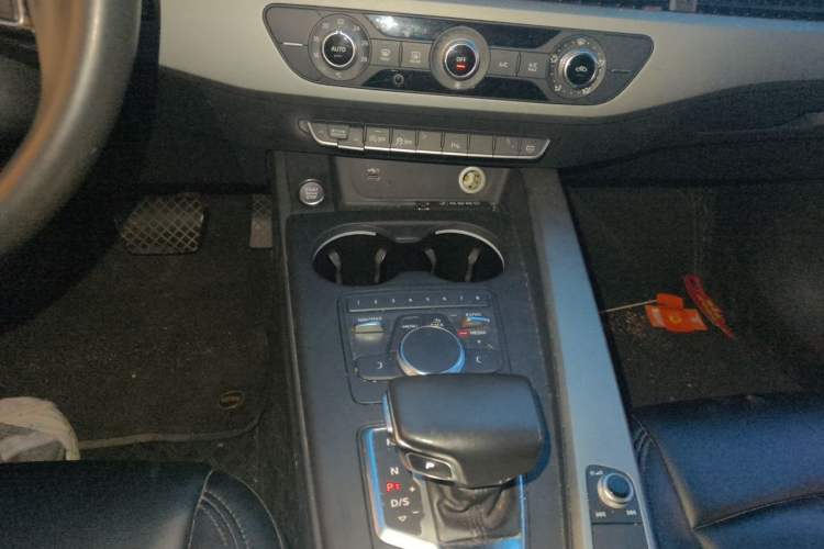 Used Audi A4L 2019 40 TFSI Ambition Version China V Audio And AC Panel