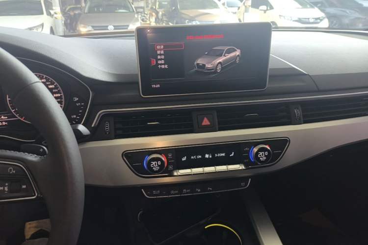 Used Audi A4L 2019 40 TFSI Fashion Edition China VI Emission Standard Audio And AC Panel