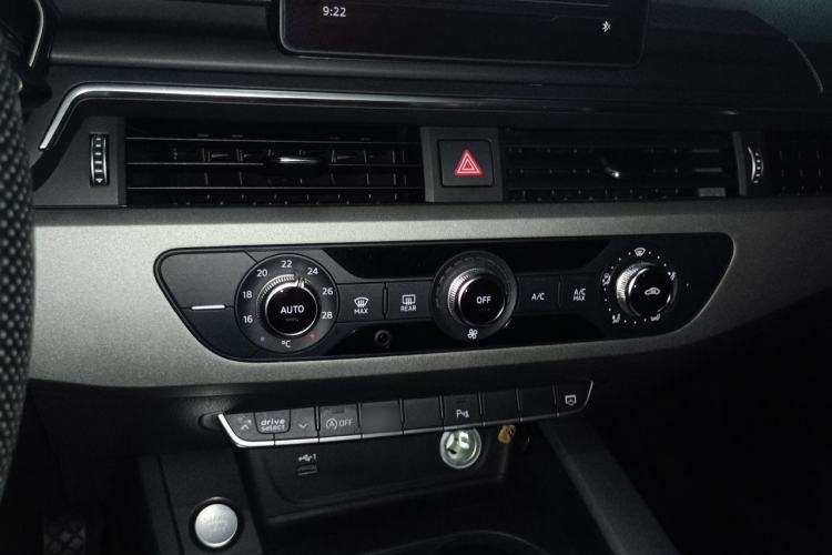 Used Audi A4L 2019 40 TFSI Ambition China VI Audio And AC Panel