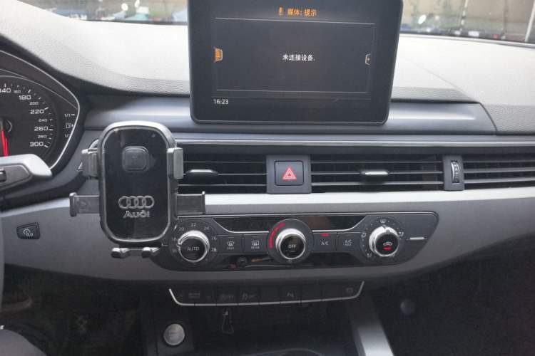 Used Audi A4L 2019 40 TFSI Ambition China VI Audio And AC Panel