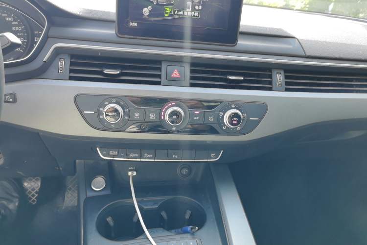 Used Audi A4L 2019 40 TFSI Ambition China VI Audio And AC Panel