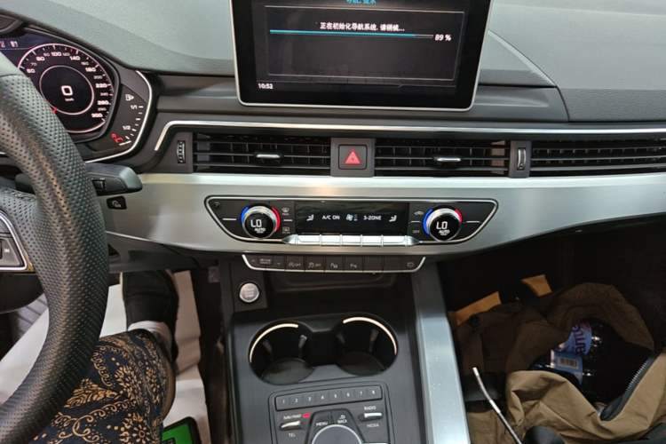 Used Audi A4L 2019 40 TFSI Fashion Version China V Audio And AC Panel