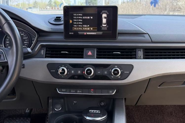 Used Audi A4L 2019 40 TFSI Ambition China VI Audio And AC Panel