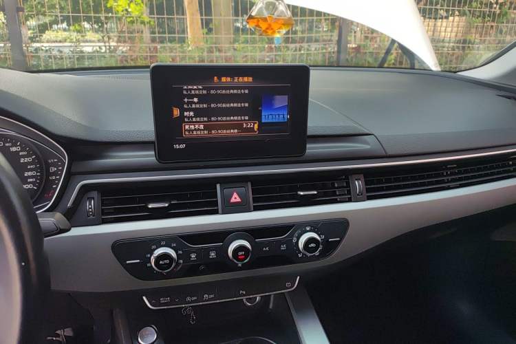 Used Audi A4L 2019 40 TFSI Ambition China VI Audio And AC Panel