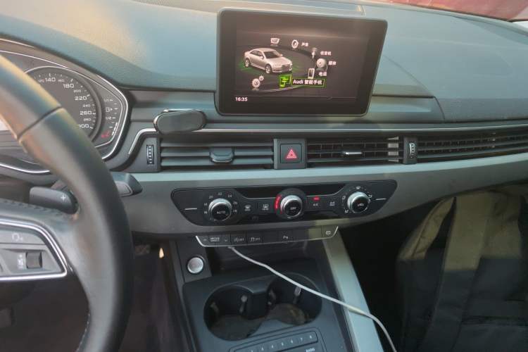 Used Audi A4L 2019 40 TFSI Ambition China VI Audio And AC Panel