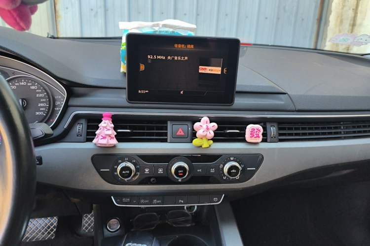 Used Audi A4L 2019 40 TFSI Ambition China VI Audio And AC Panel