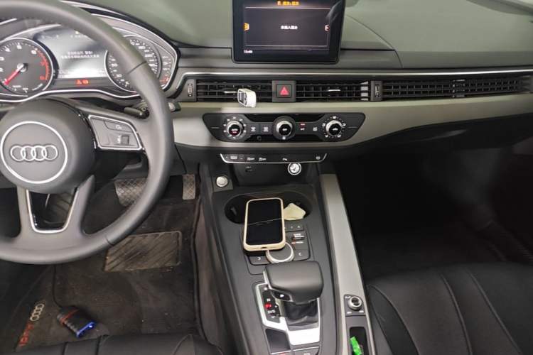 Used Audi A4L 2019 40 TFSI Ambition China VI Audio And AC Panel