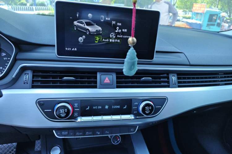 Used Audi A4L 2019 40 TFSI Fashion Version China V Audio And AC Panel