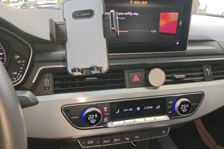 Used Audi A4L 2019 40 TFSI Fashion Edition China VI Emission Standard Audio And AC Panel