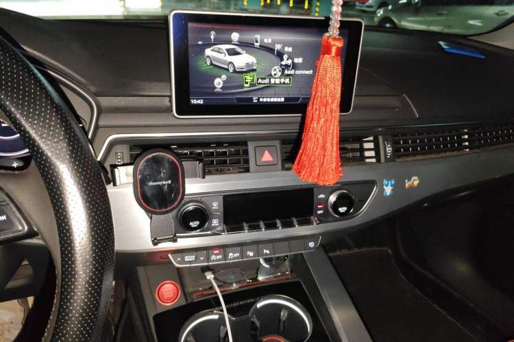 Used Audi A4L 2019 40 TFSI Fashion Edition China VI Emission Standard Audio And AC Panel