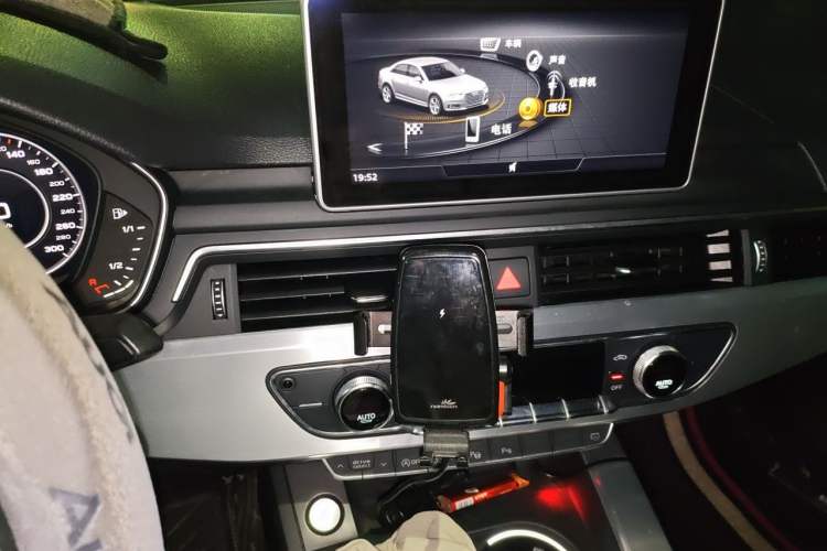Used Audi A4L 2019 40 TFSI Fashion Edition China VI Emission Standard Audio And AC Panel