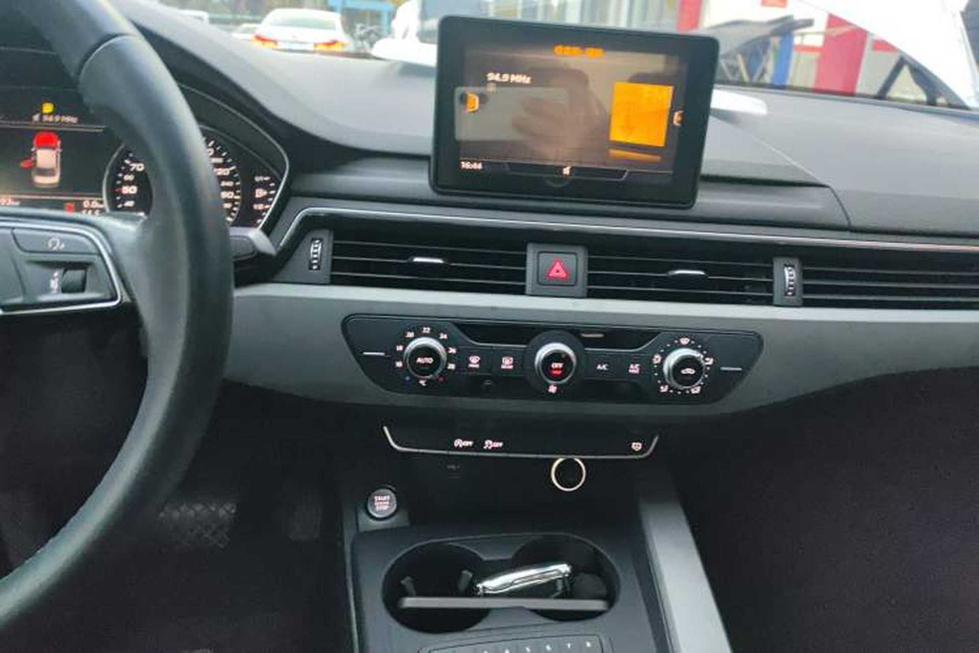 Used Audi A4L 2019 35 TFSI Ambition China VI Audio And AC Panel