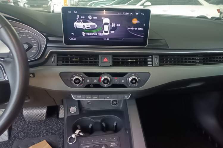 Used Audi A4L 2019 40 TFSI Ambition China VI Audio And AC Panel
