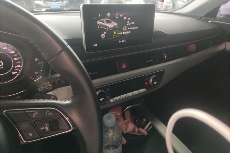 Used Audi A4L 2019 40 TFSI Fashion Edition China VI Emission Standard Audio And AC Panel