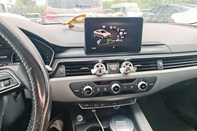 Used Audi A4L 2019 40 TFSI Ambition Version China V Audio And AC Panel